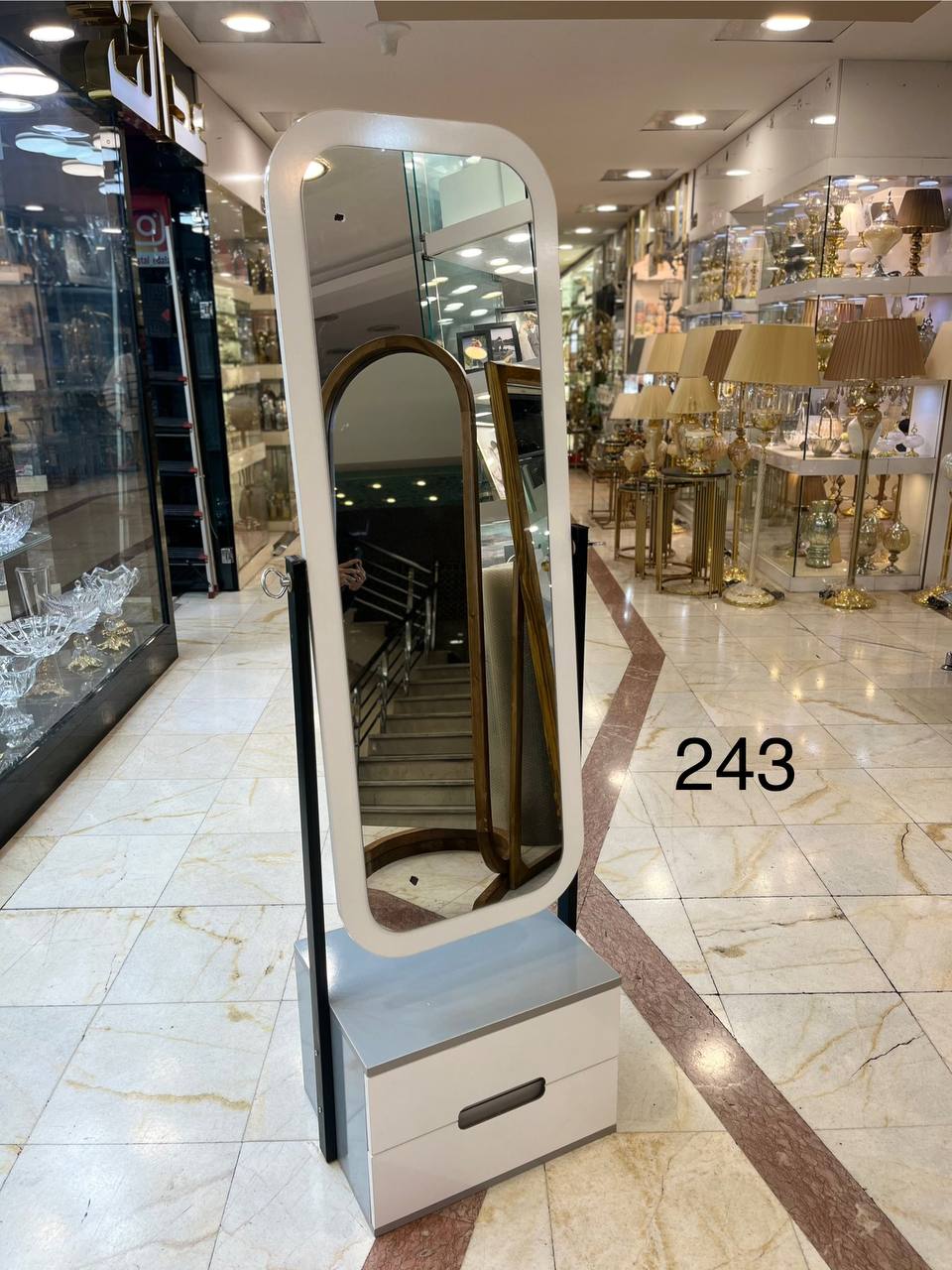 آینه قدی چوبی کد ۲۴۳