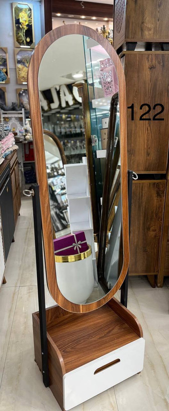 آینه قدی چوبی کد ۱۲۲