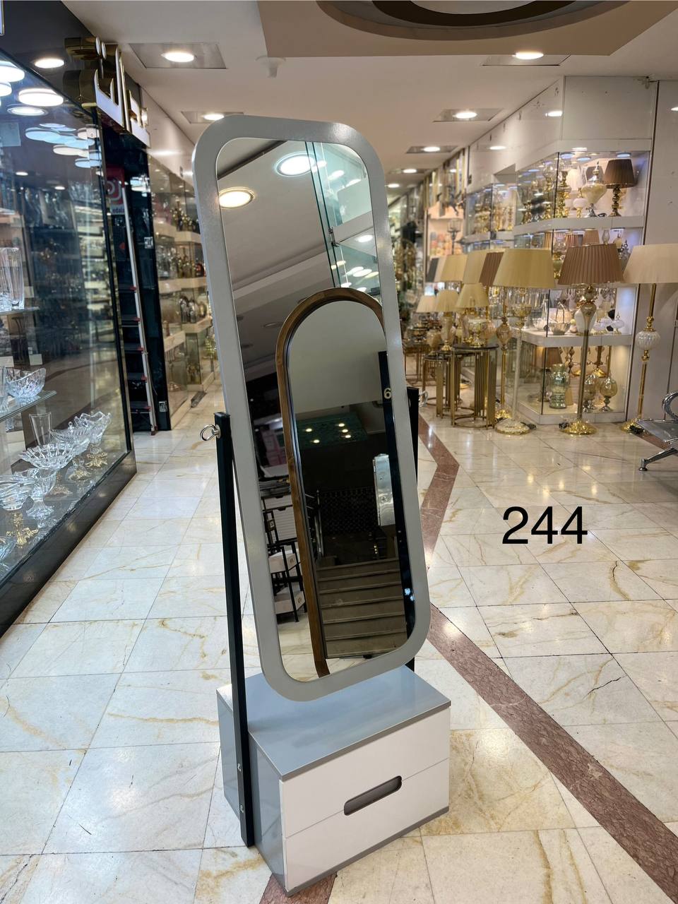 آینه قدی چوبی کد ۲۴۴