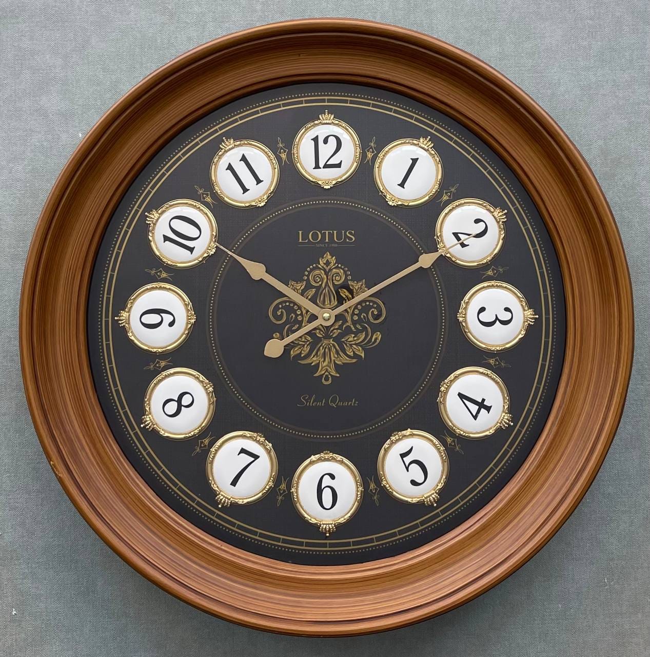 ساعت دیواری برند لوتوس کد 013