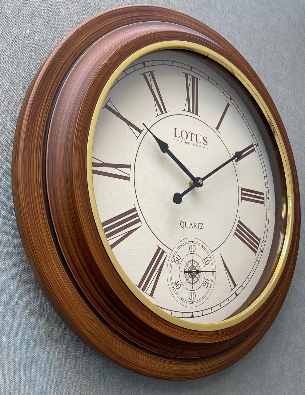 ساعت دیواری برند لوتوس کد 681