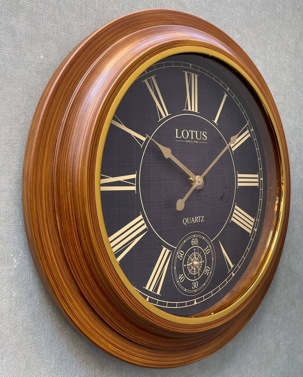 ساعت دیواری برند لوتوس  682