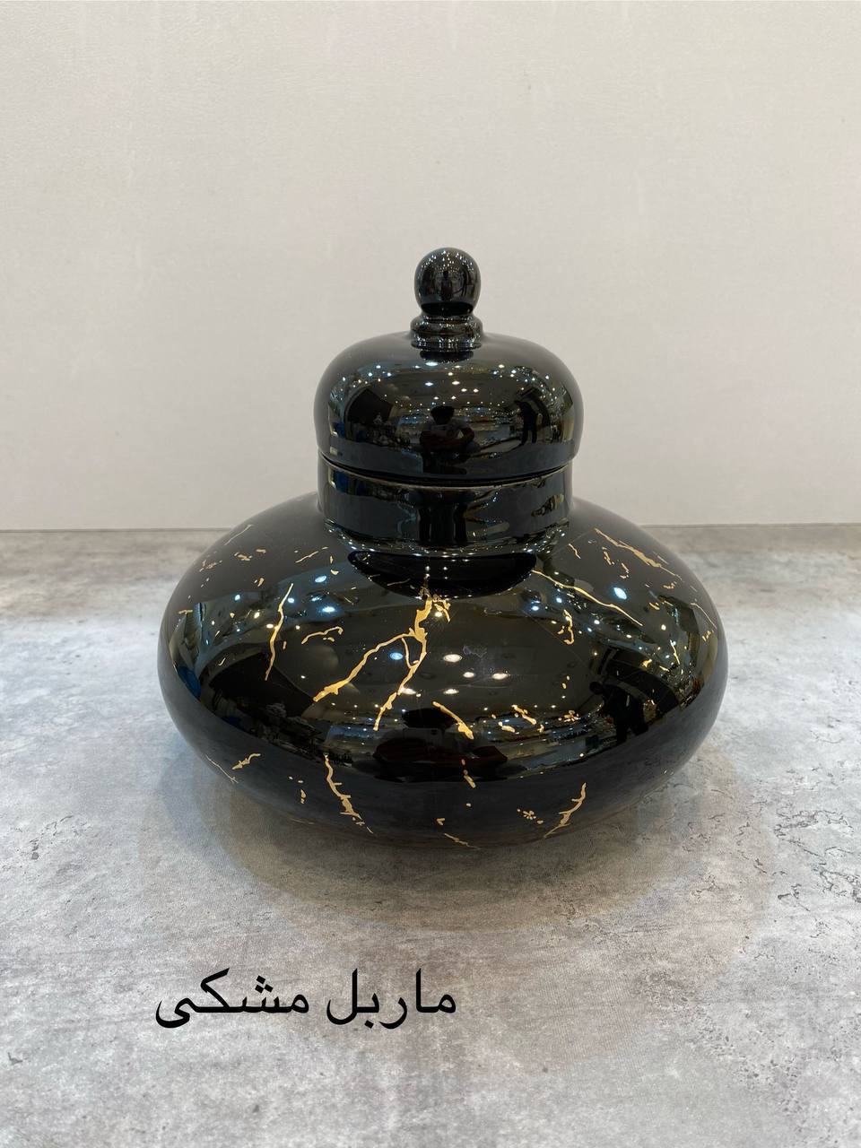 جار مدرن کروی  مشکی طلا دار مدل ماربل