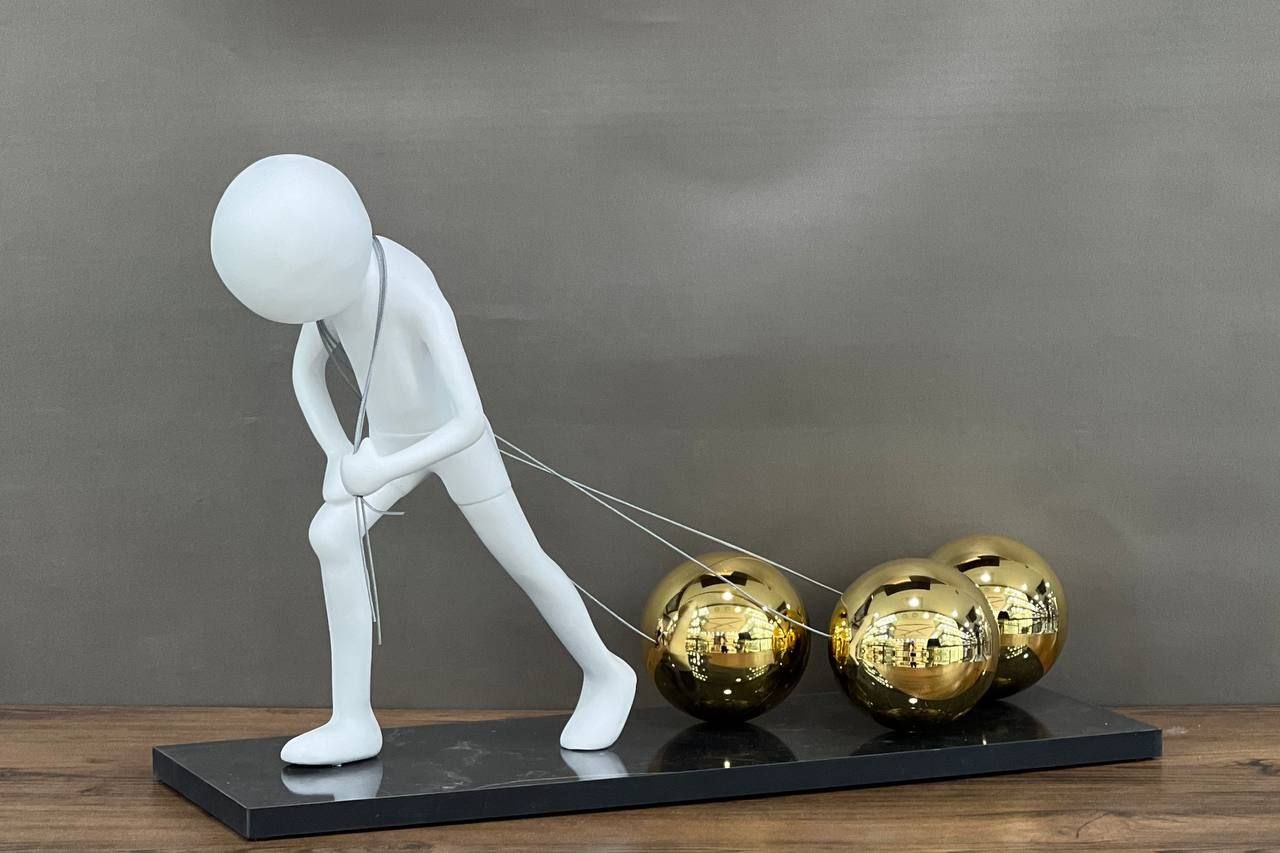 مجسمه المان آدم فضایی کد ۷۷۰۱