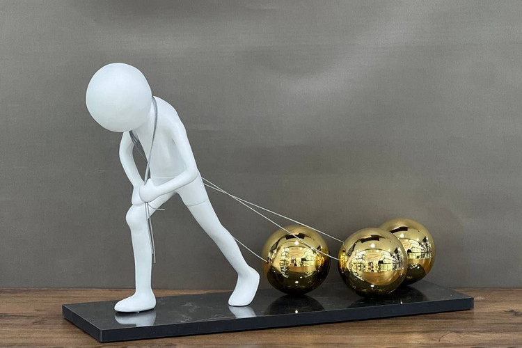 مجسمه المان آدم فضایی کد ۷۷۰۱