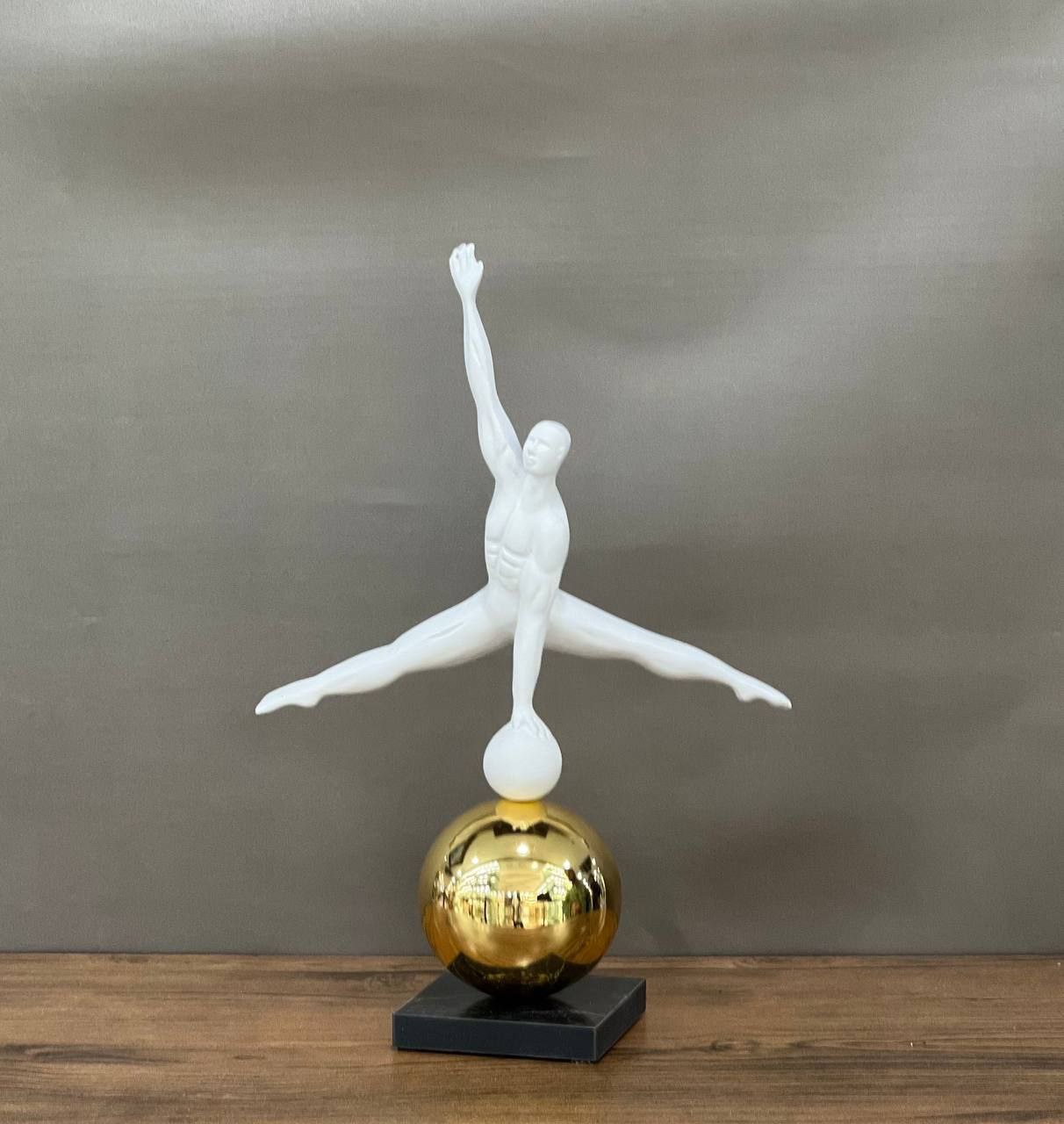 مجسمه المان ژیمناستیک سفید کد ۷۷۰۳