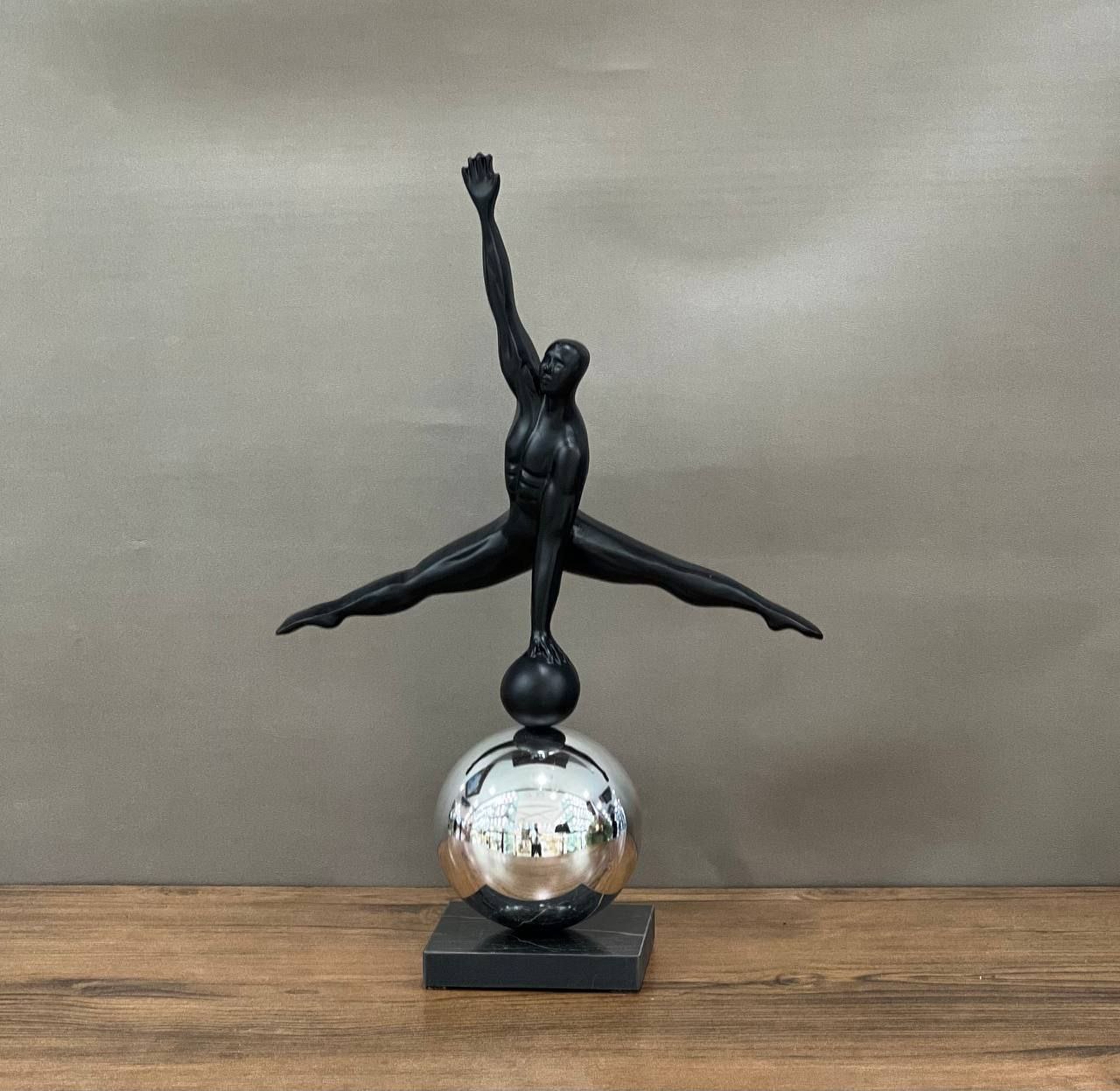 مجسمه المان ژیمناستیک مشکی کد ۷۷۰۳