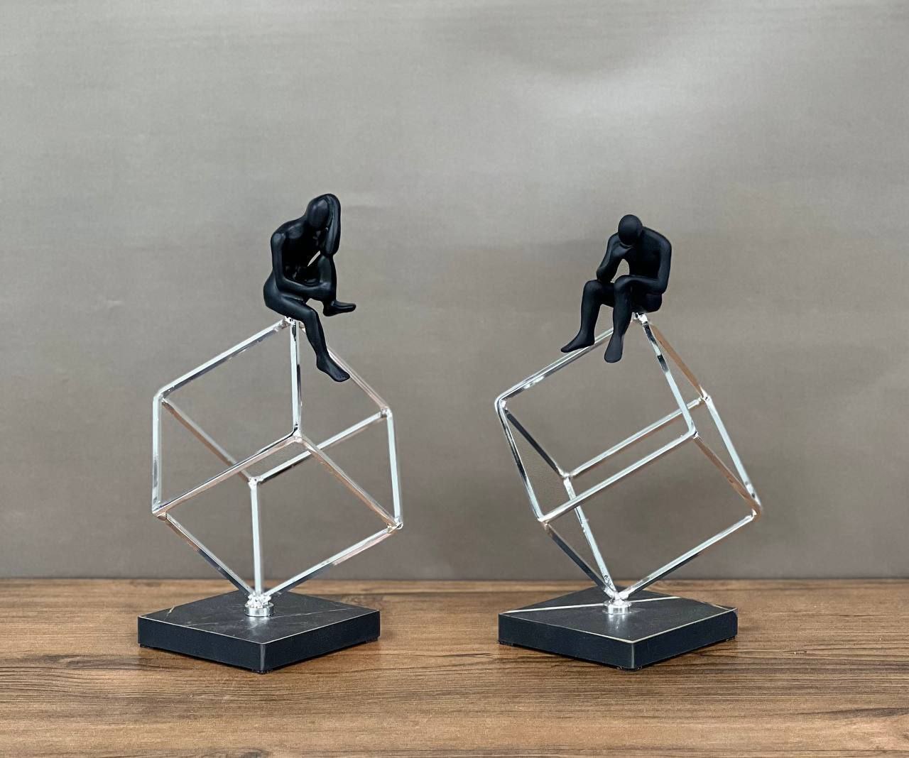 مجسمه المان مکعب جفتی نقره ای کد ۷۷۰۵