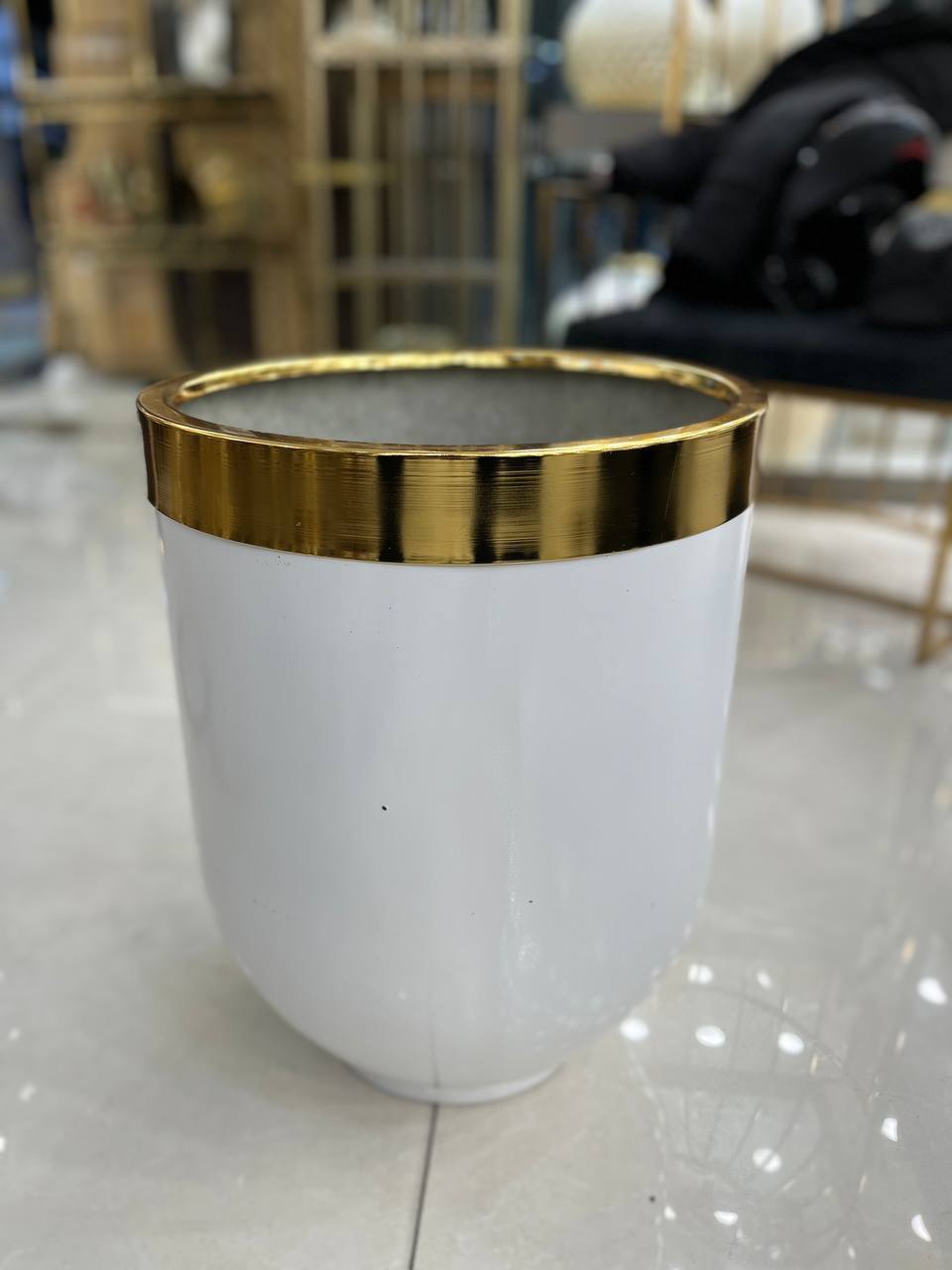 گلدان فایبر گلس سفید کد ۰۰۱