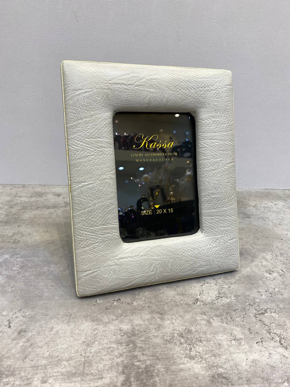 قاب عکس مدل ساده نقره‌ای