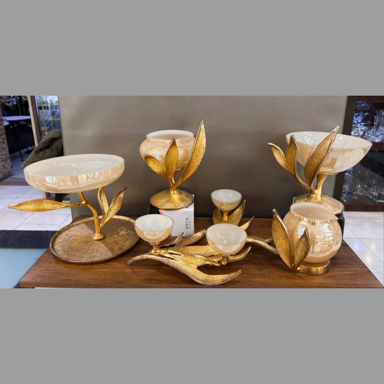 سرویس پذیرایی پنج تکه مدل گلبرگ بلور طلایی